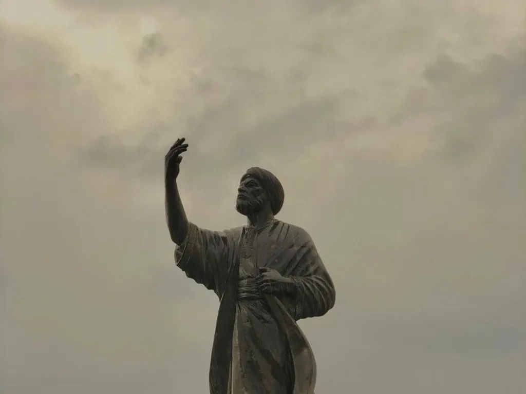Statues & Monuments